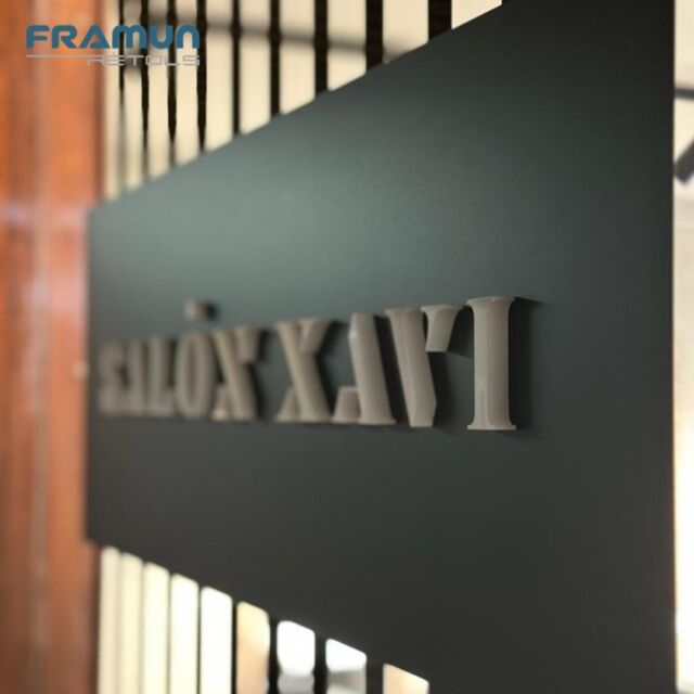Els treballadors de Framun Rètols hem col·laborat en el canvi d'imatge del Salón Xavi de Manresa! 👏

Hem instal·lat un vinil de tall, perfecte per a la decoració de vidres en negocis que es troben de cara al públic. 🪟 A més a més, hem creat lletres corpòries de metacrilat de color blanc per ressaltar el nom del local. 🏢

Gràcies, @salon.xavi , per la vostra confiança en nosaltres! 🤝

📞 93 873 51 42
📥 framunretols@framun.com
💻 www.framunretols.com

#framun #framunretols #salonxavi #manresa #vinil #vinildetall #lletrescorpories #decoracio 

.

Los trabajadores de Framun Rètols hemos colaborado en el cambio de imagen del Salón Xavi de Manresa. 👏

Hemos instalado un vinilo de corte, perfecto para la decoración de cristales en negocios que están orientados al público. 🪟 Además, hemos creado letras corpóreas de metacrilato de color blanco para resaltar el nombre del local. 🏢

¡Gracias, @salon.xavi , por vuestra confianza en nosotros! 🤝

📞 93 873 51 42
📥 framunretols@framun.com
💻 www.framunretols.com

#framun #framunretols #salonxavi #manresa #vinilo #vinilodecorte #letrascorporeas #decoracion